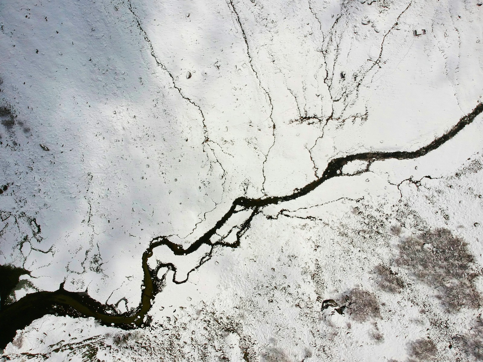 Fissure géante dans le sol causée par le Séisme Kamchatka